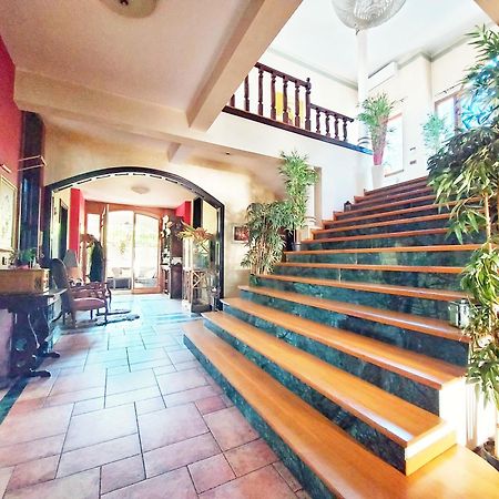 Red Clay Apartments City Club Belgrado Esterno foto
