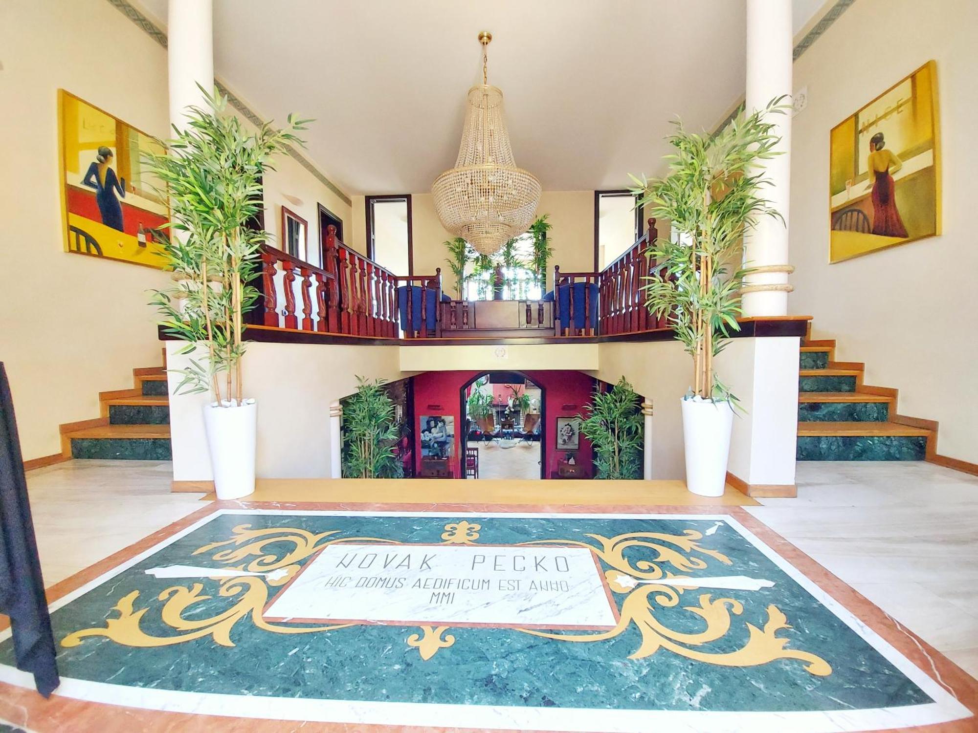 Red Clay Apartments City Club Belgrado Esterno foto