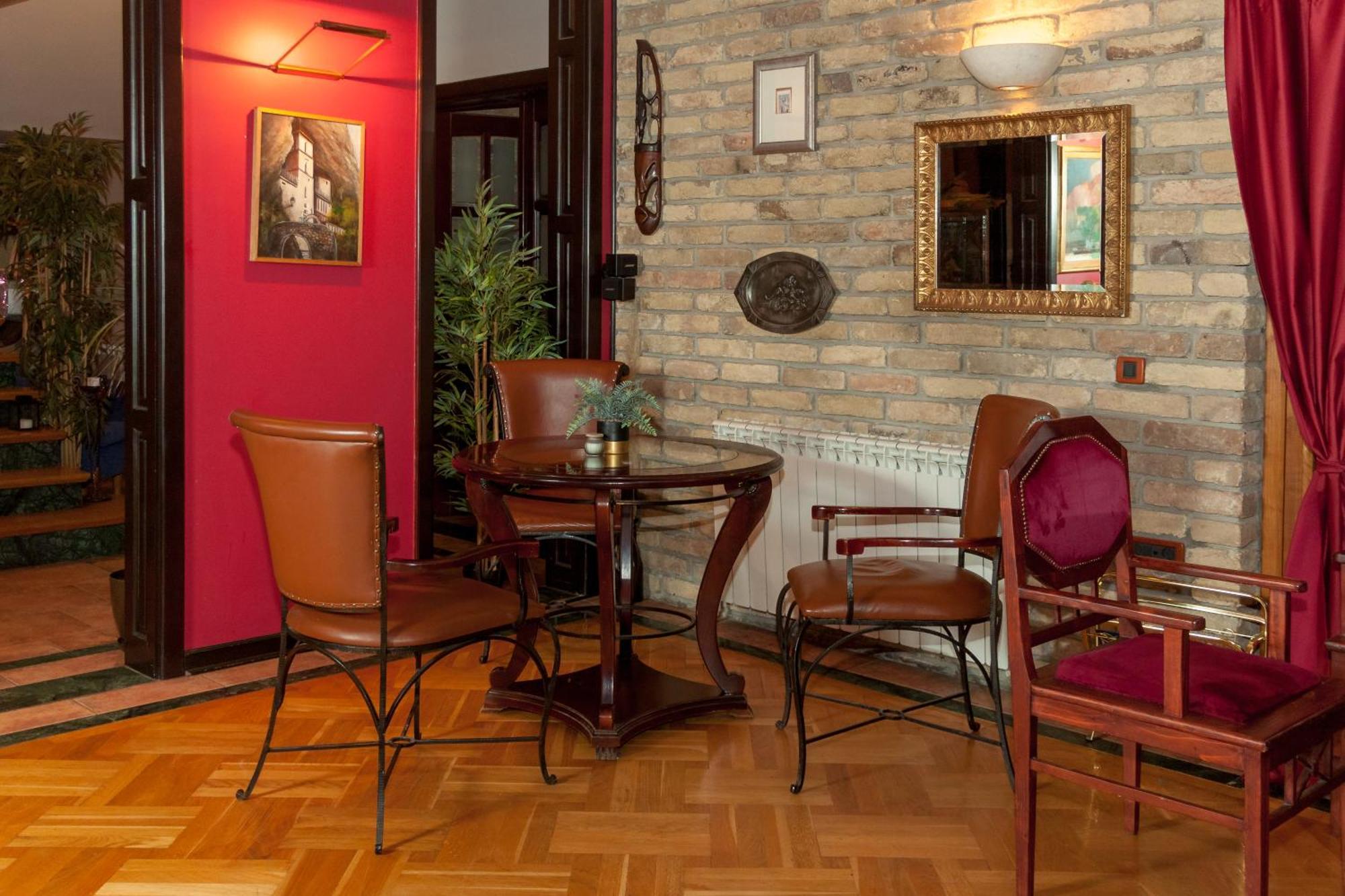 Red Clay Apartments City Club Belgrado Esterno foto