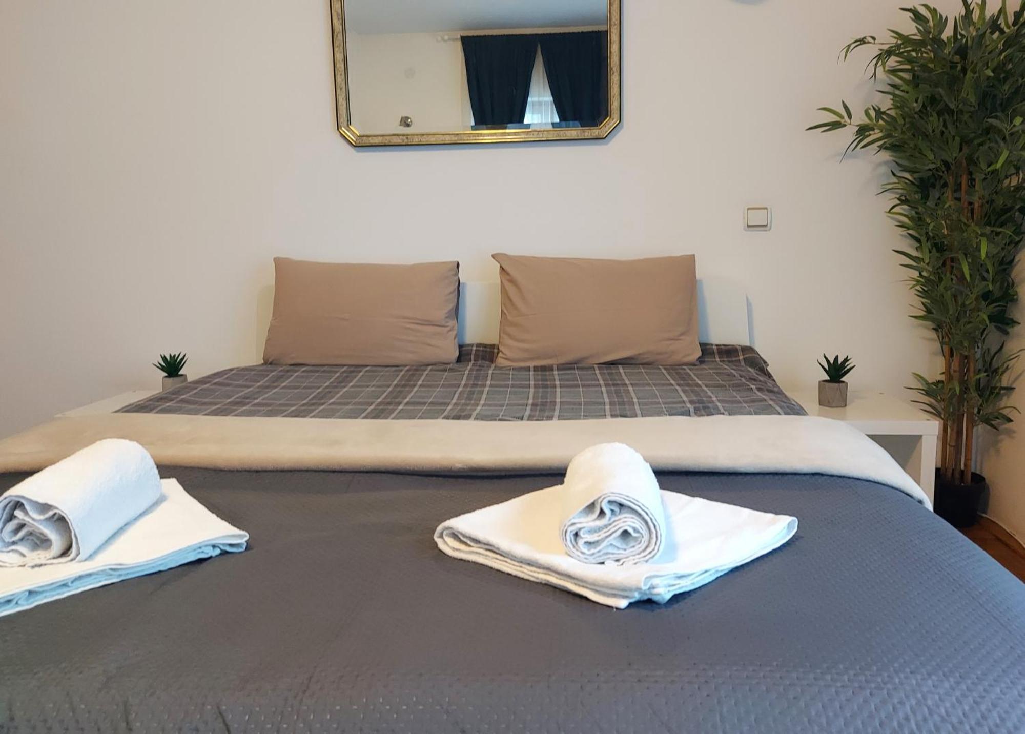 Red Clay Apartments City Club Belgrado Esterno foto